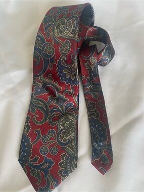 Vintage Windsor Burgundy, Navy and Gold Paisley Silk Tie